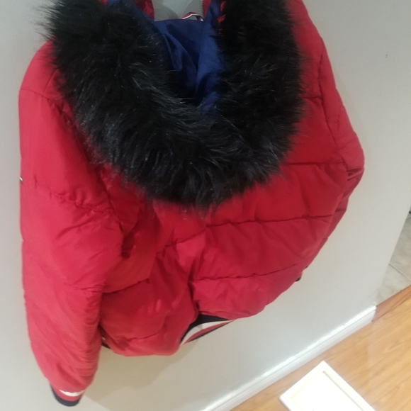 Red tommy Hilfiger puffer jacket - Picture 4 of 4